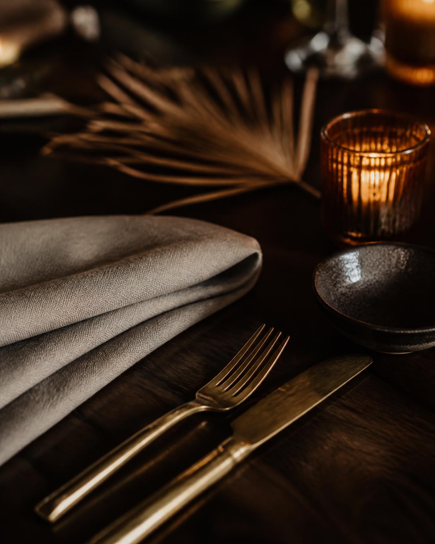 A table setting at Porte Jaune